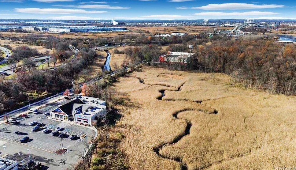 1105 Goethals N rd, Staten Island, NY à vendre - Photo du bâtiment - Image 2 de 4