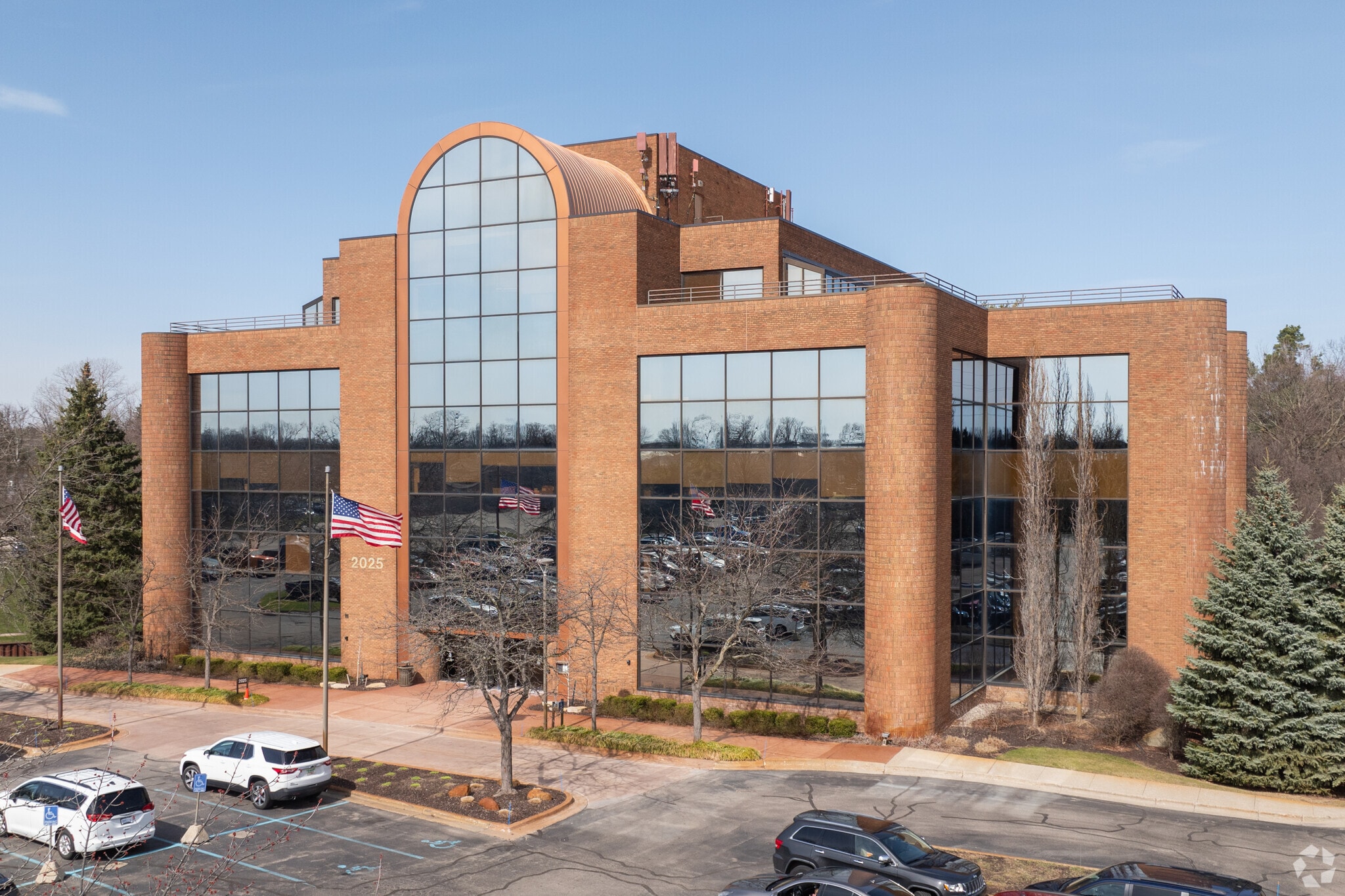 2025 E Beltline Ave SE, Grand Rapids, MI for sale Primary Photo- Image 1 of 12