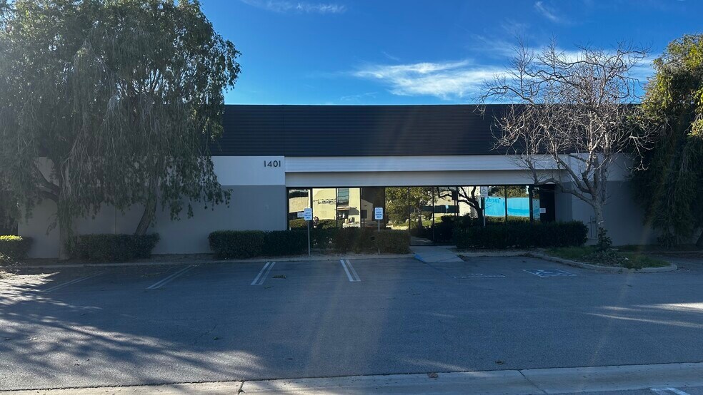 1401 Vanguard Dr, Oxnard, CA à louer - Photo du bâtiment - Image 2 de 9