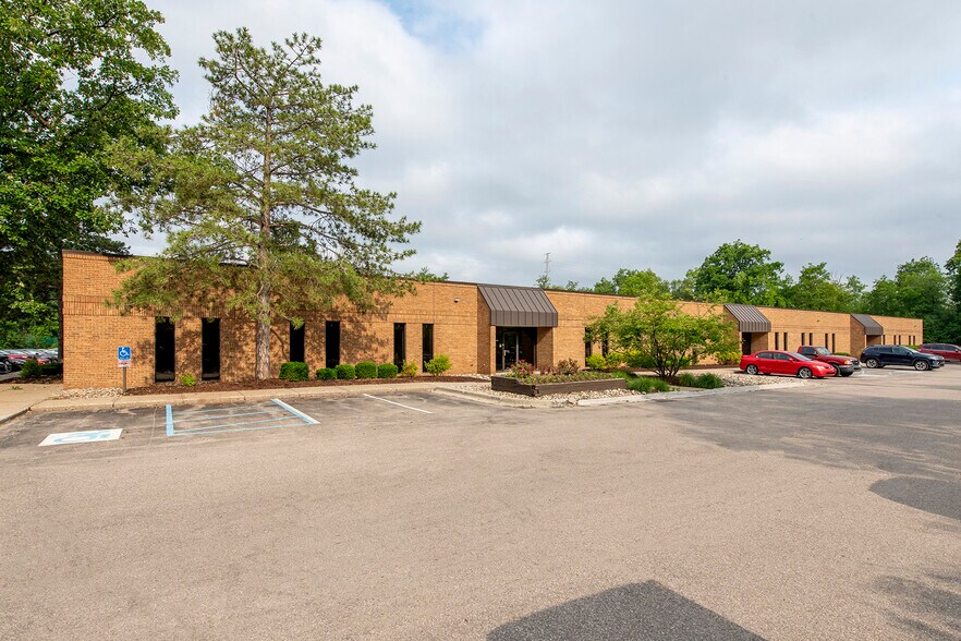 1200-1250 Eisenhower Pl, Ann Arbor, MI à louer - Photo du bâtiment - Image 2 de 2