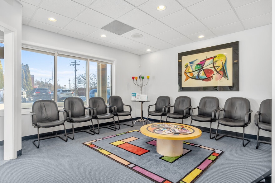 100 Tuscanny Dr, Frederick, MD à vendre - Photo du bâtiment - Image 2 de 10