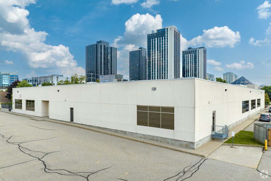 156 Columbia St W, Waterloo, ON for lease - Building Photo - Image 2 of 4