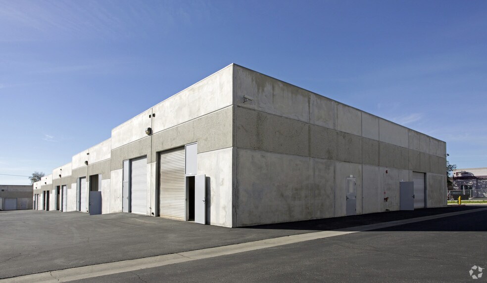 1777 W Arrow, Upland, CA à louer - Photo du bâtiment - Image 2 de 3