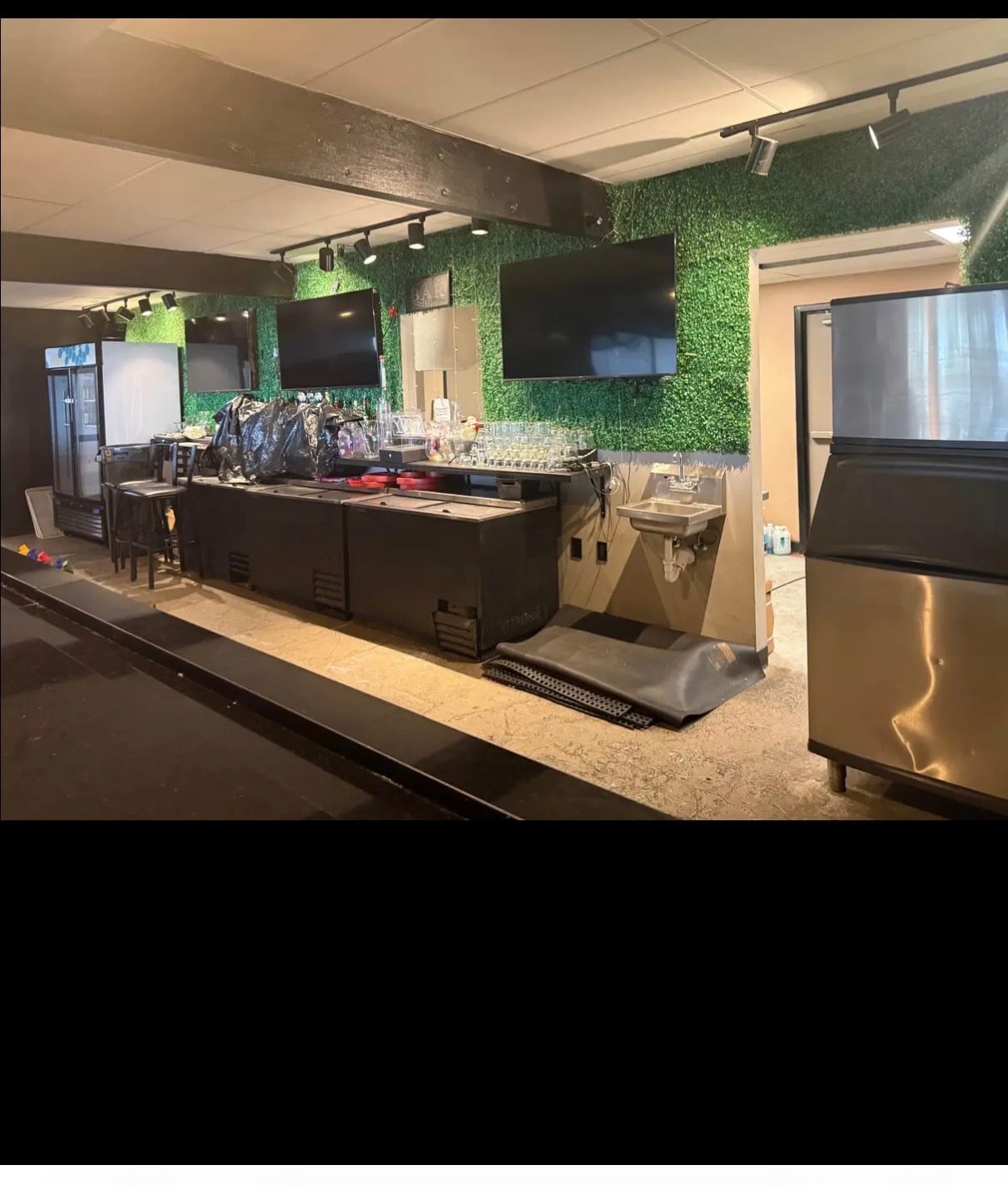 8647 Wurzbach Rd, San Antonio, TX for lease Interior Photo- Image 1 of 4