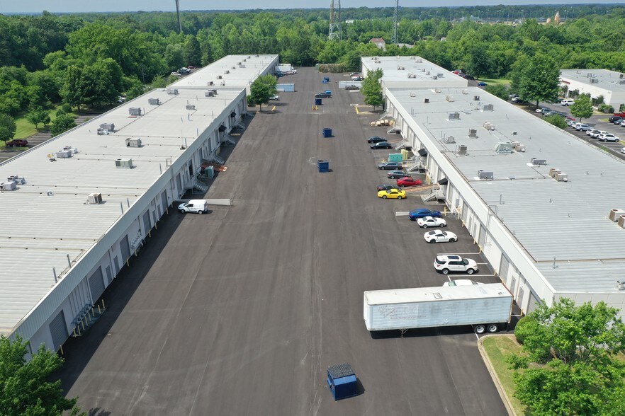 7730A Trinity Rd, Cordova, TN à louer - Photo du bâtiment - Image 3 de 10