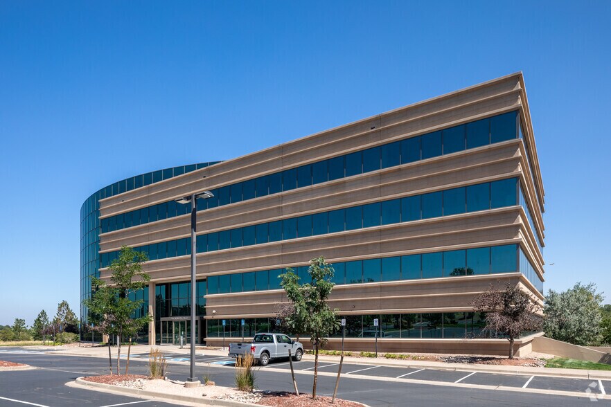 9555 S Maroon Cir, Englewood, CO à louer - Photo du bâtiment - Image 2 de 4