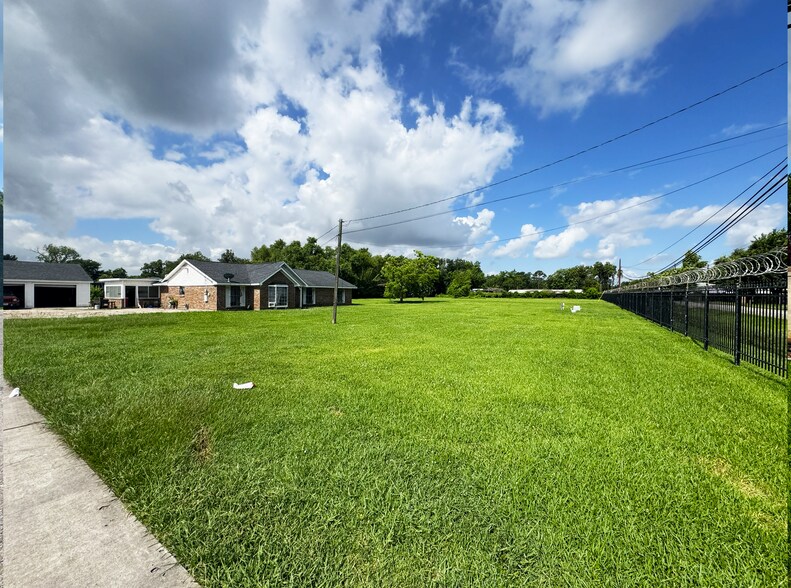 1926 Hartwick Rd, Houston, TX for sale - Primary Photo - Image 1 of 2