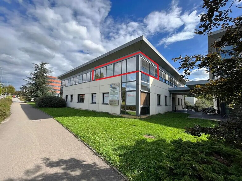 Office in Besançon for lease - Building Photo - Image 1 of 11