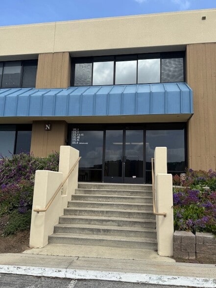 5 Harris Ct, Monterey, CA for lease - Building Photo - Image 3 of 17