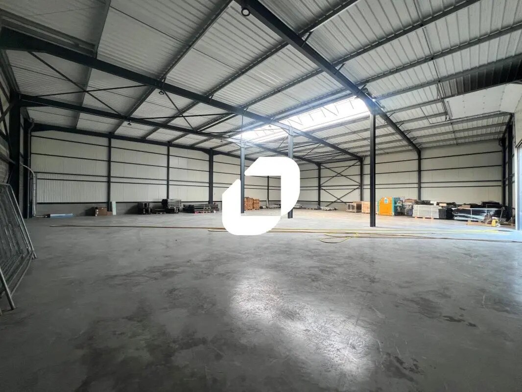 Office in Thélus for lease Interior Photo- Image 1 of 18
