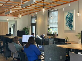 Plus de détails pour 102 Hillsboro St, Pittsboro, NC - Coworking à louer