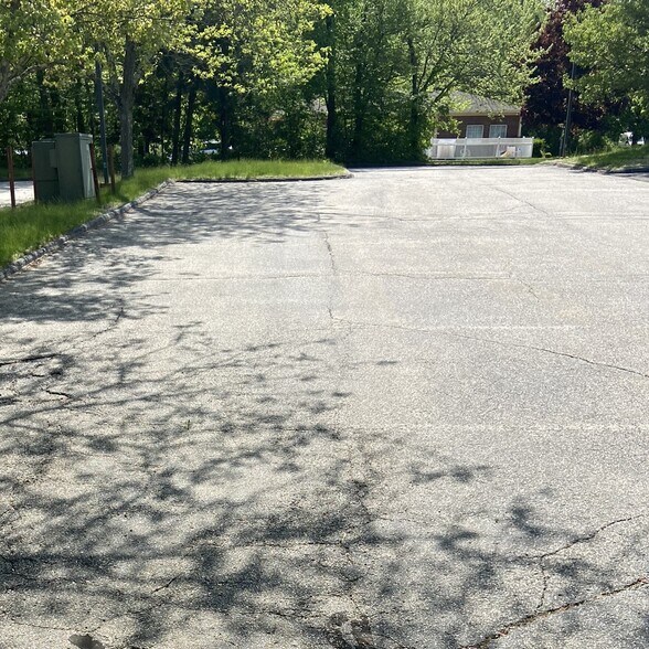 12 Commerce Rd, Newtown, CT for lease - Building Photo - Image 2 of 10