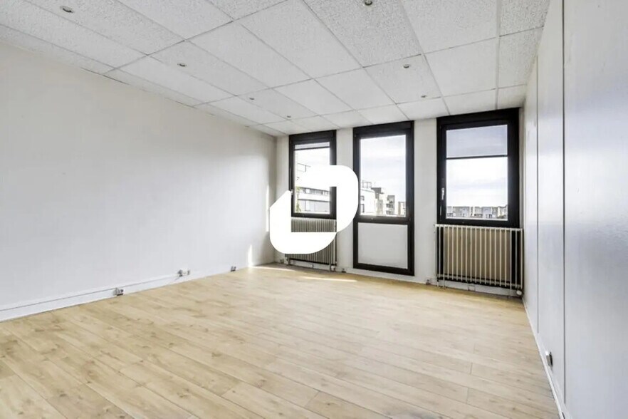 Office in Noisiel for lease - Interior Photo - Image 2 of 13