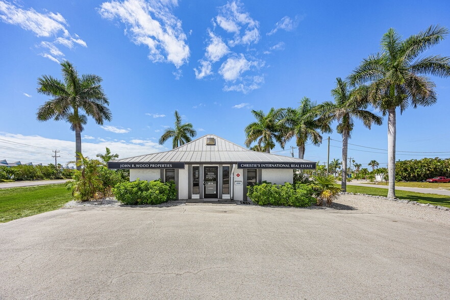 2959 Oleander St, Saint James City, FL à vendre - Photo du bâtiment - Image 3 de 32