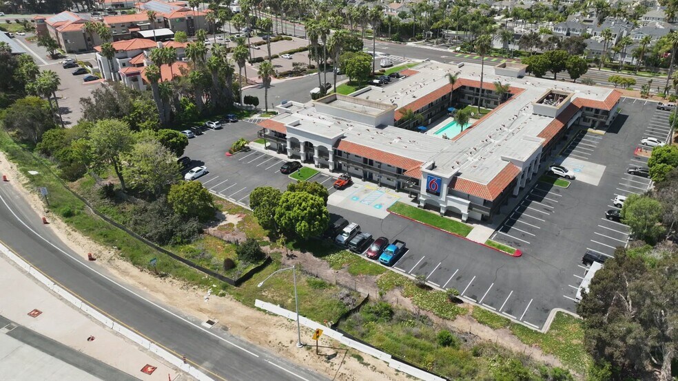 750 Raintree Dr, Carlsbad, CA à vendre - Vidéo sur l’inscription commerciale - Image 2 de 53
