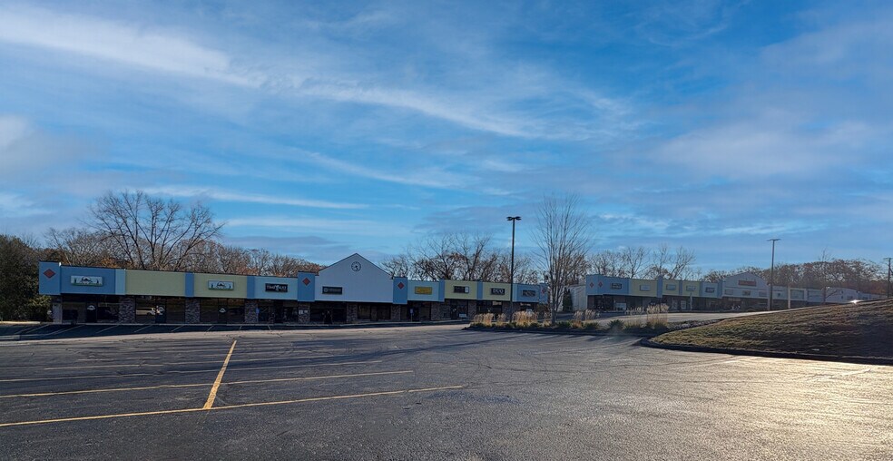 15 N Main St, Bellingham, MA à vendre - Photo du bâtiment - Image 2 de 2