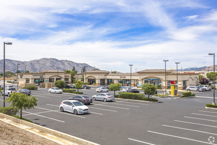 1100 W Tehachapi Blvd, Tehachapi, CA à louer - Photo du bâtiment - Image 1 de 2