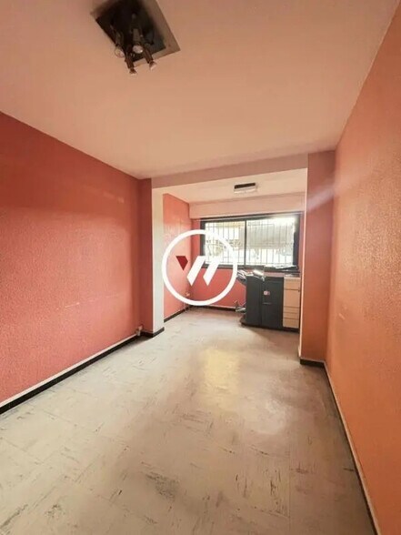 Office in Marseille for lease - Interior Photo - Image 2 of 8