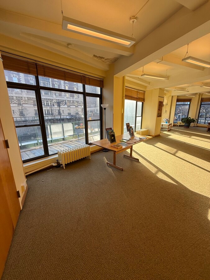 2061-2065 Broadway, New York, NY 10023 - Unité Entire -  - Photo intérieure - Image 1 of 12
