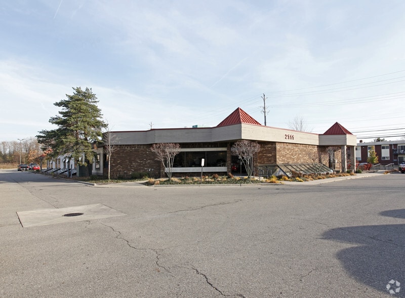 2111 Golfside Dr, Ypsilanti, MI for lease - Primary Photo - Image 1 of 3