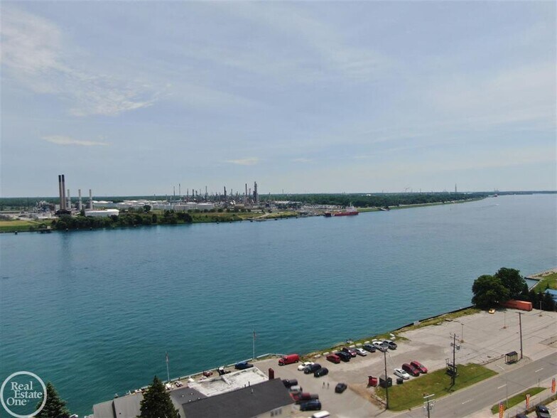 3519 Military St, Port Huron, MI à vendre - Photo du bâtiment - Image 2 de 41