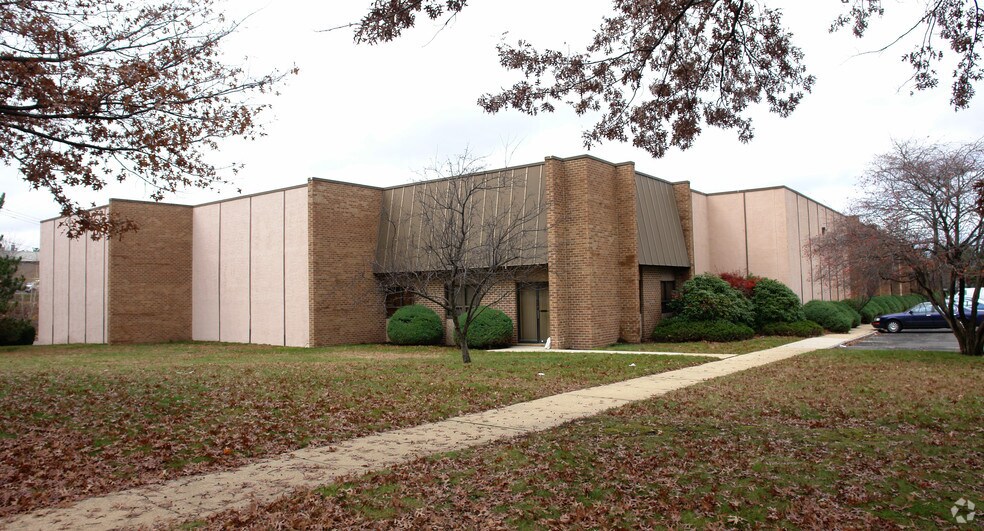 12 Edgeboro Rd, East Brunswick, NJ for lease - Building Photo - Image 3 of 7