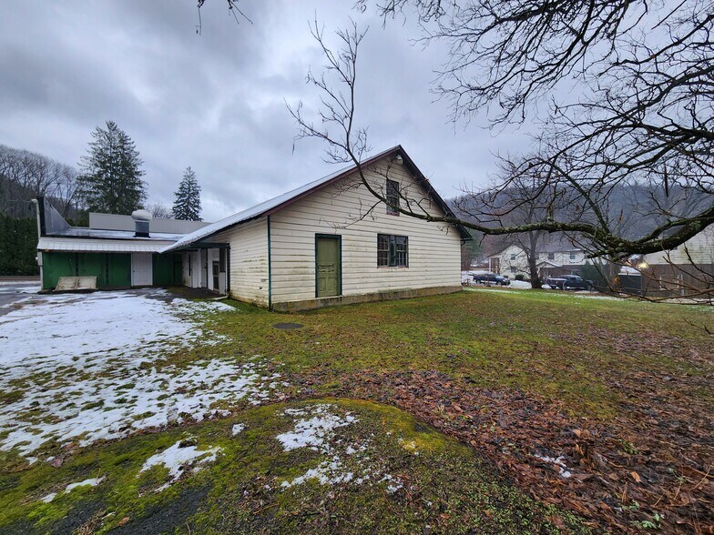 11971 Route 42, Muncy Valley, PA à vendre - Photo du bâtiment - Image 2 de 7
