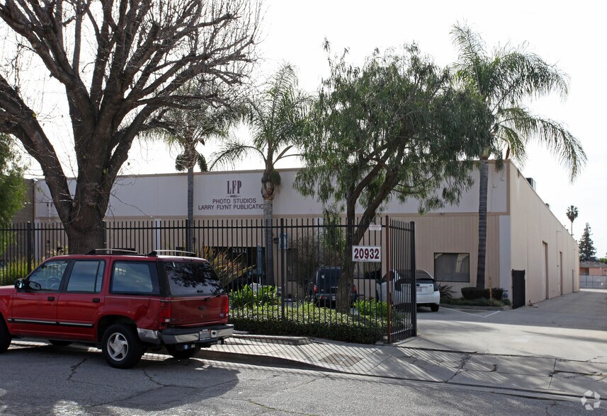 20938 Osborne St, Canoga Park, CA à vendre - Photo principale - Image 1 de 25