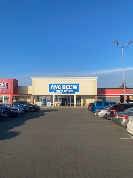 3353-3367 Navarre Ave, Oregon, OH for lease - Building Photo - Image 2 of 3