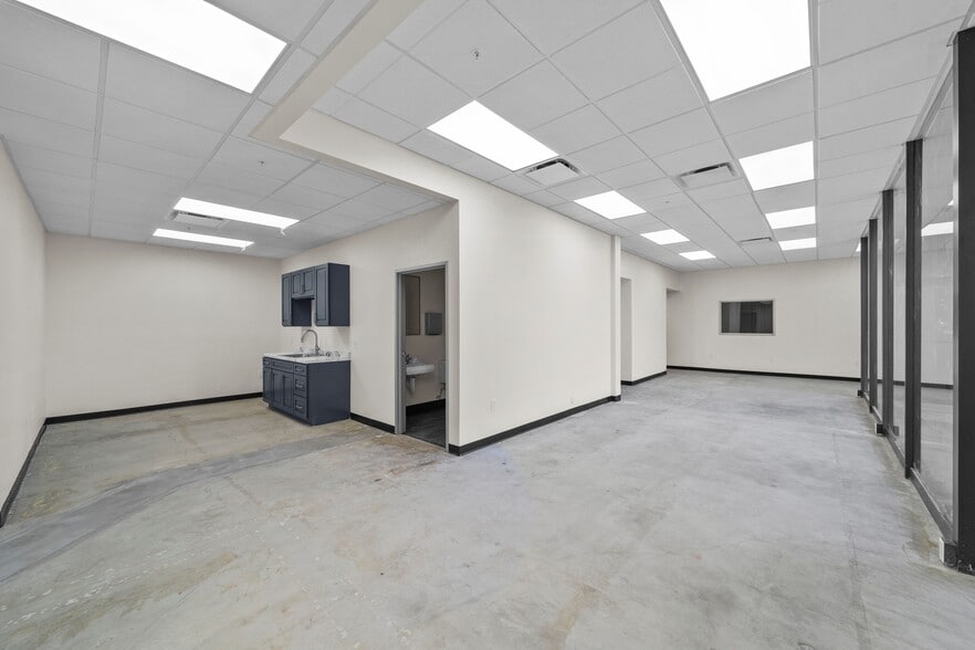 5412 McFadden Ave, Huntington Beach, CA for lease - Building Photo - Image 3 of 5