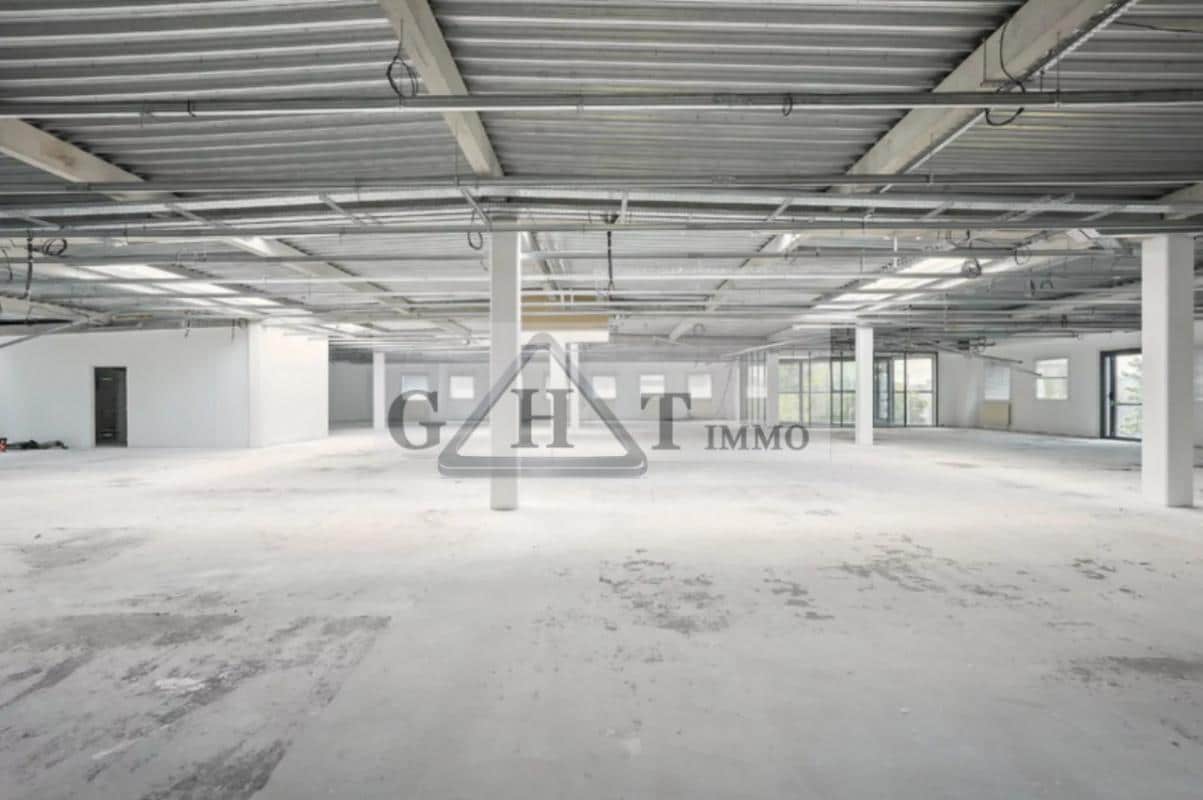 Office in Marcoussis for lease Interior Photo- Image 1 of 5