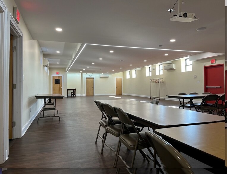 11642 Farmers Blvd, Saint Albans, NY à louer - Photo du bâtiment - Image 1 de 4