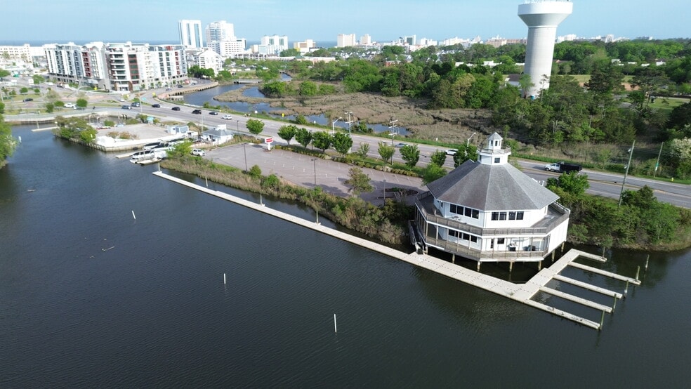 800 Laskin Rd, Virginia Beach, VA à vendre - Photo du bâtiment - Image 2 de 7