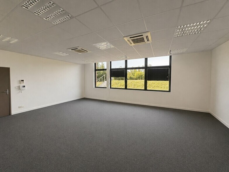 Office in Reims for lease - Interior Photo - Image 3 of 6