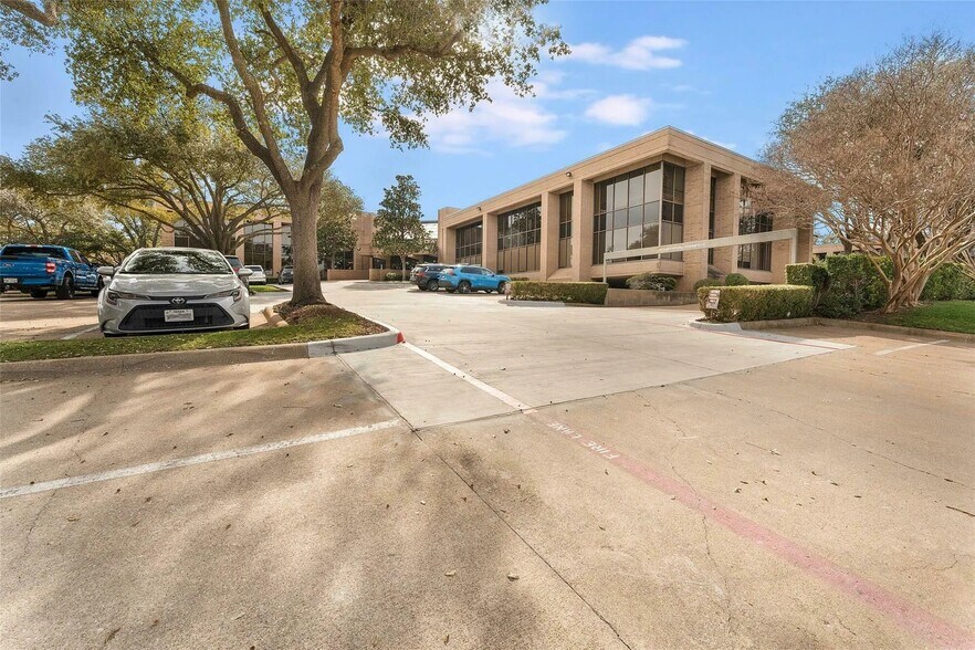 8330-8350 Meadow Rd, Dallas, TX à vendre - Photo du bâtiment - Image 2 de 27