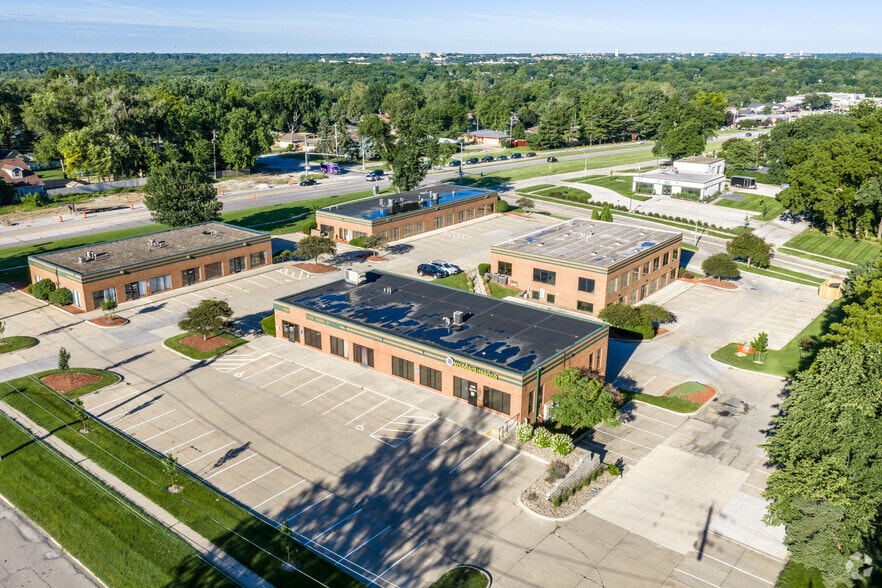 2330 Rocklyn Dr, Urbandale, IA for lease - Aerial - Image 3 of 6