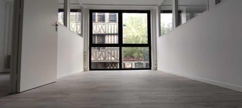Office in Rouen for lease Interior Photo- Image 1 of 6
