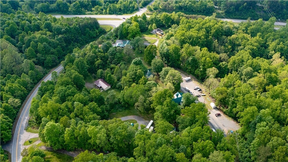 211 Oscar White rd, Lansing, WV à vendre - Photo du bâtiment - Image 2 de 97