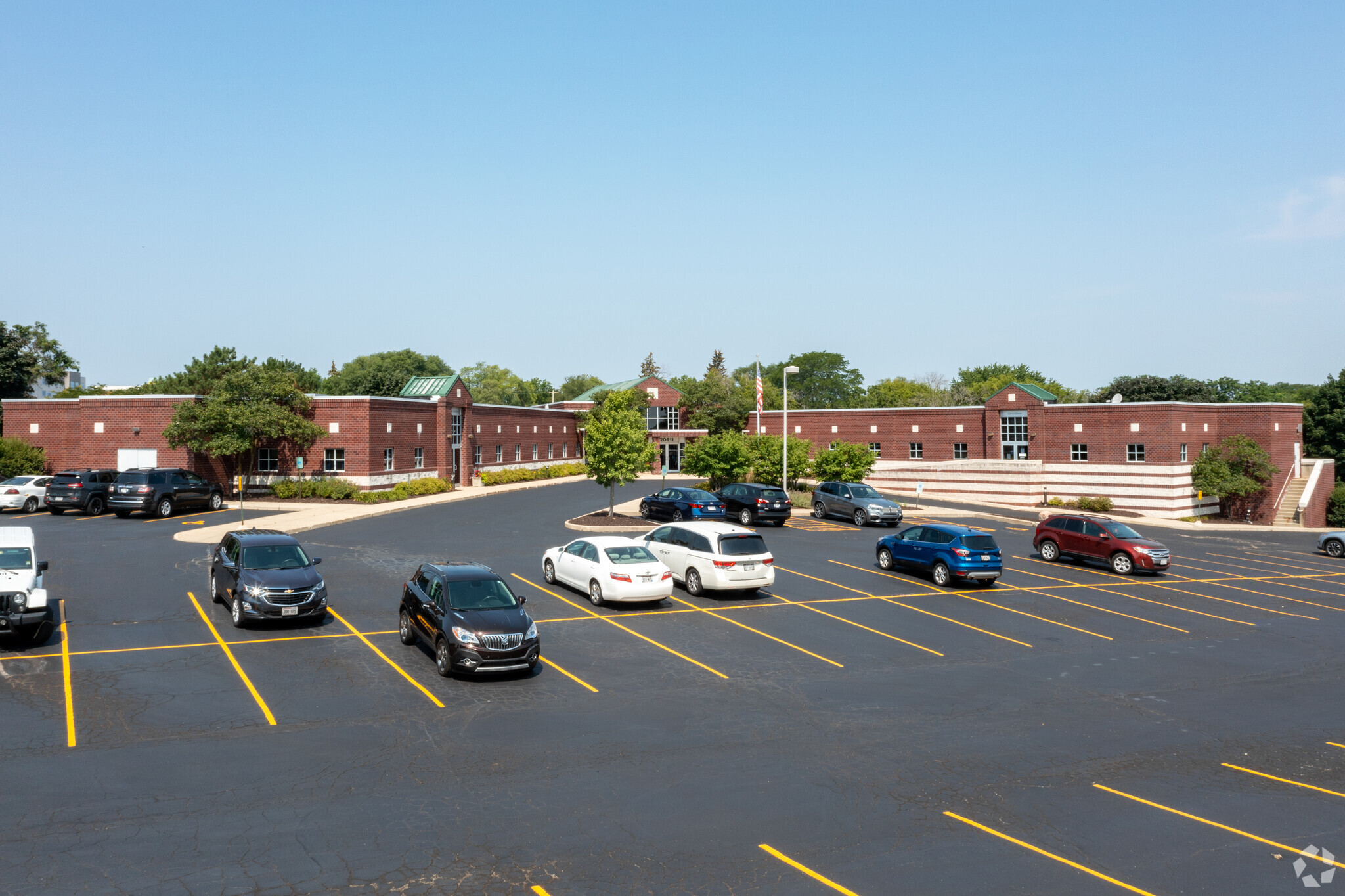 20611 Watertown Rd, Waukesha, WI for lease Primary Photo- Image 1 of 15