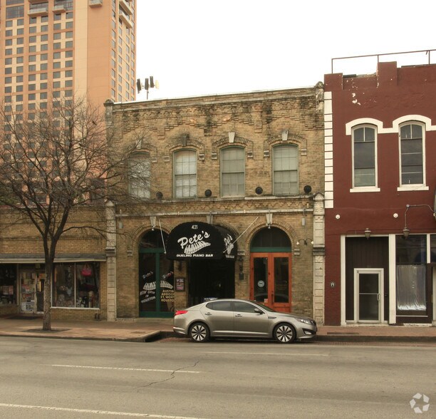 421 E 6th St, Austin, TX à louer - Photo du bâtiment - Image 3 de 6