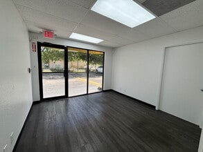4990 SW 52nd St, Fort Lauderdale, FL à louer Photo intérieure- Image 2 de 12