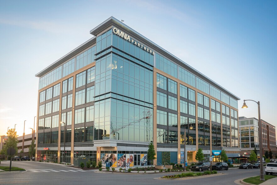 4041 Aspen Grove Dr, Franklin, TN à louer - Photo du bâtiment - Image 2 de 8