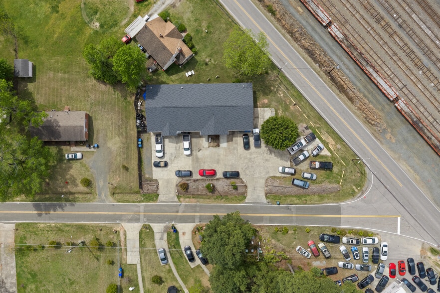 921 Midway Ave, Durham, NC à vendre - Photo du bâtiment - Image 2 de 16
