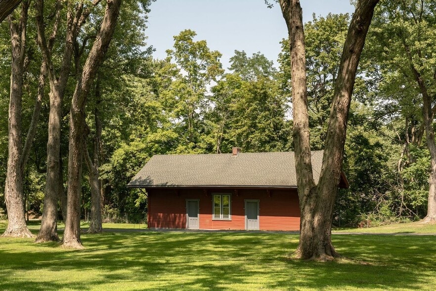 33 Maple Ave, Claverack, NY à vendre - Photo du bâtiment - Image 2 de 24