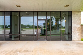 2101 Highway 35 Byp N, Alvin, TX for lease Interior Photo- Image 2 of 17