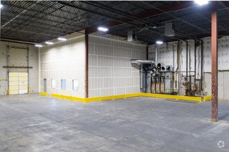 11651 NW Ambassador Dr, Kansas City, MO for lease Interior Photo- Image 2 of 4