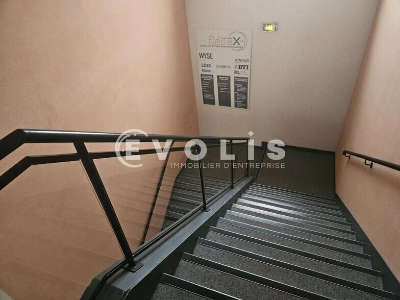 Bureau dans Villejust à louer - Photo intérieure - Image 3 de 8