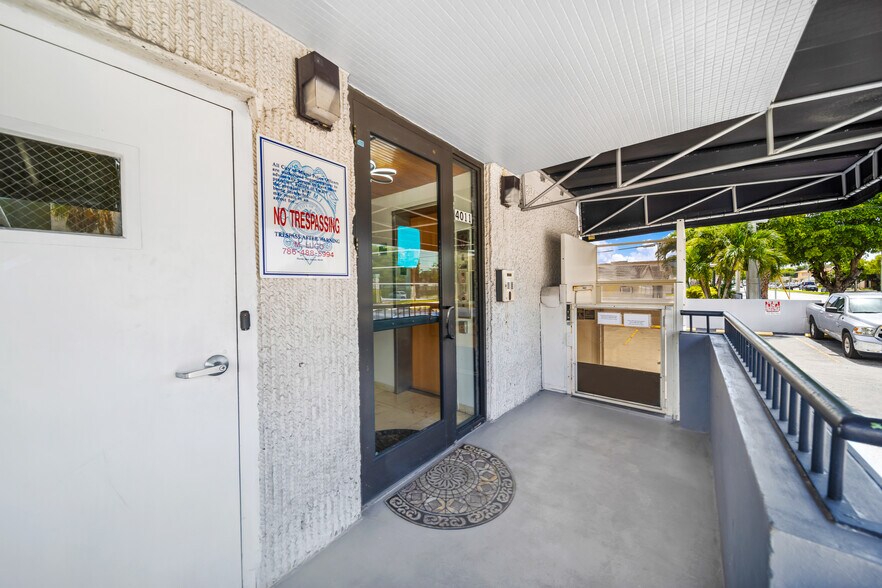 4011 W Flagler St, Miami, FL à louer - Photo du bâtiment - Image 2 de 20
