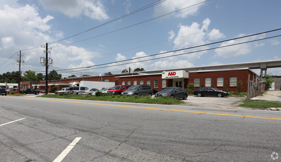 5622 New Peachtree Rd, Chamblee, GA for lease - Primary Photo - Image 1 of 8