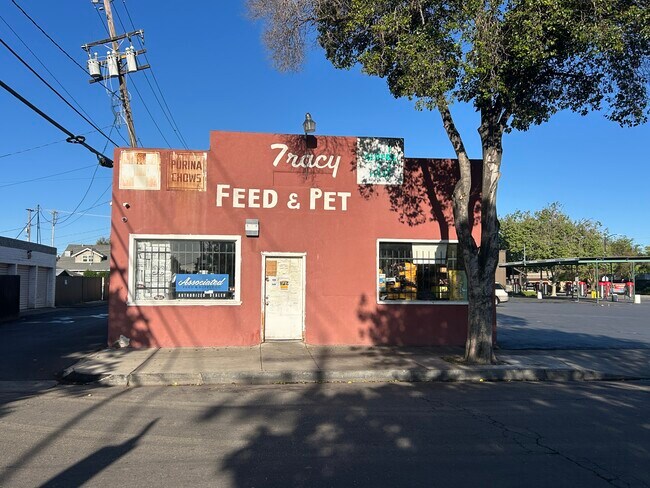More details for 1031 F St, Tracy, CA - Retail for Sale